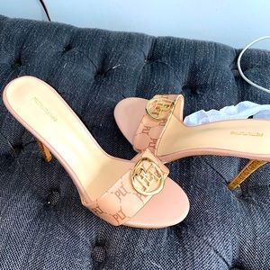 Women’s heels size 5